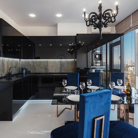Royal Apartment Odessa Buitenkant foto