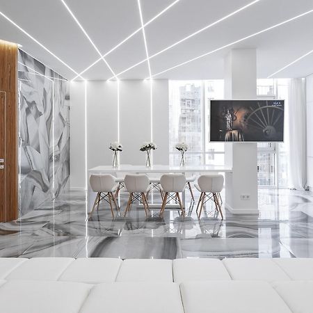 Royal Apartment Odessa Buitenkant foto