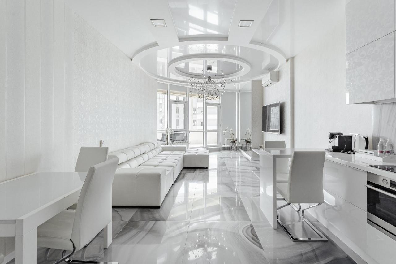 Royal Apartment Odessa Buitenkant foto