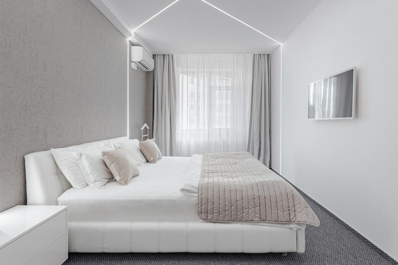 Royal Apartment Odessa Buitenkant foto
