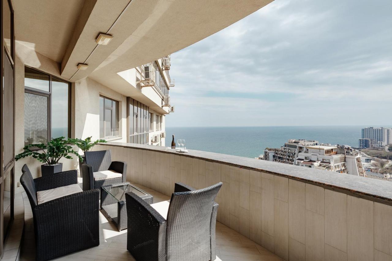 Royal Apartment Odessa Buitenkant foto