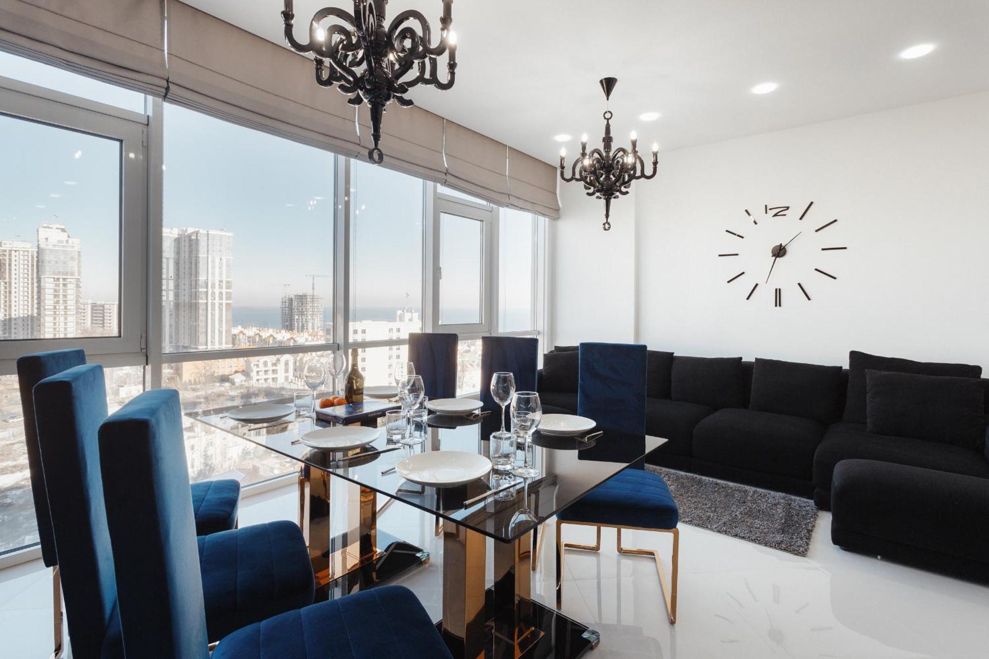 Royal Apartment Odessa Buitenkant foto