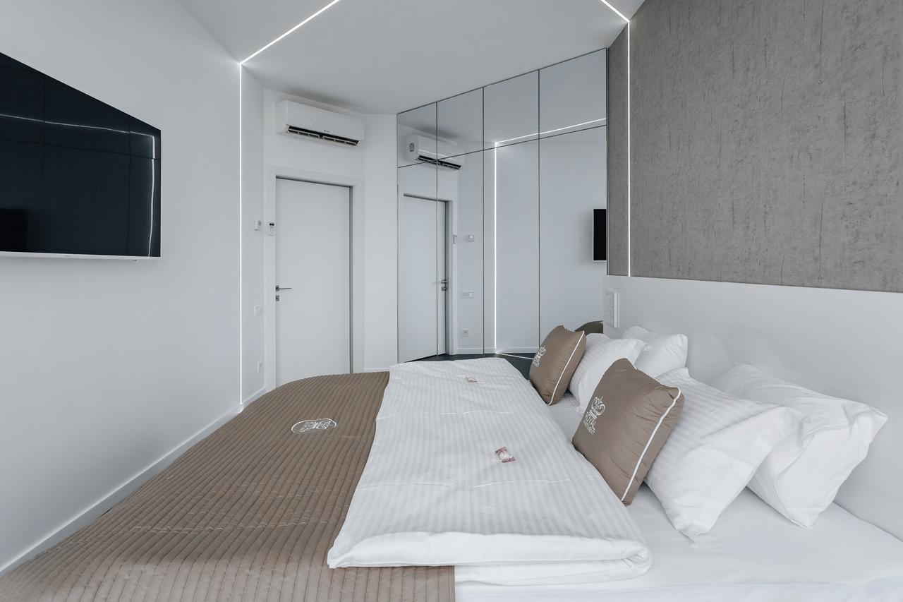 Royal Apartment Odessa Buitenkant foto