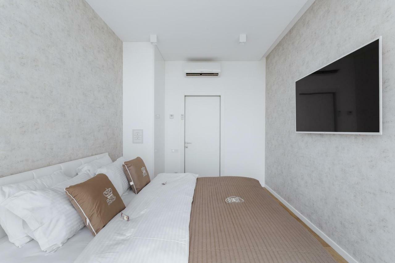 Royal Apartment Odessa Buitenkant foto